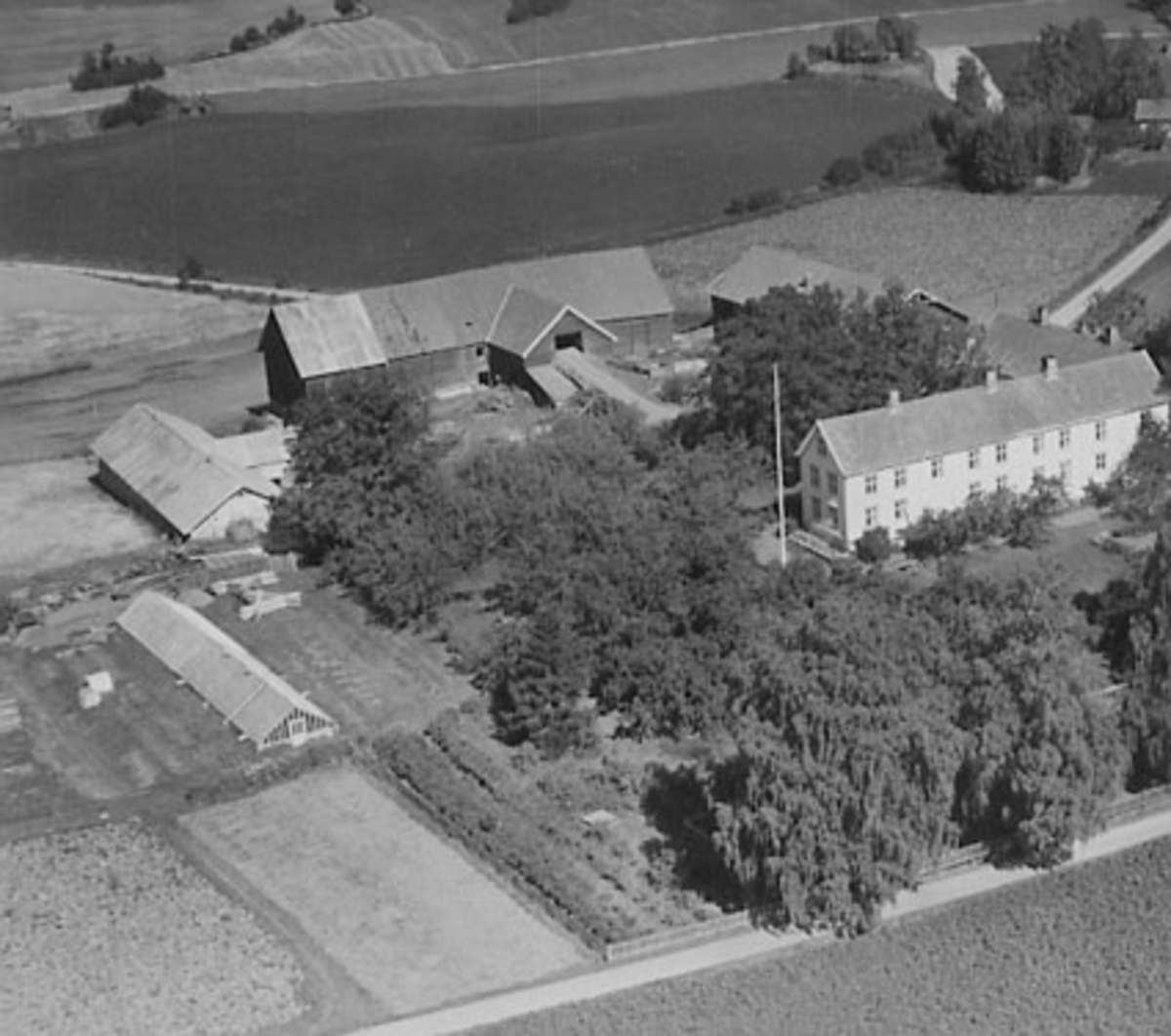 Widerøes Flyveselskap A/S, SAXLUND (SAKSLUND) GÅRD, FLYFOTO