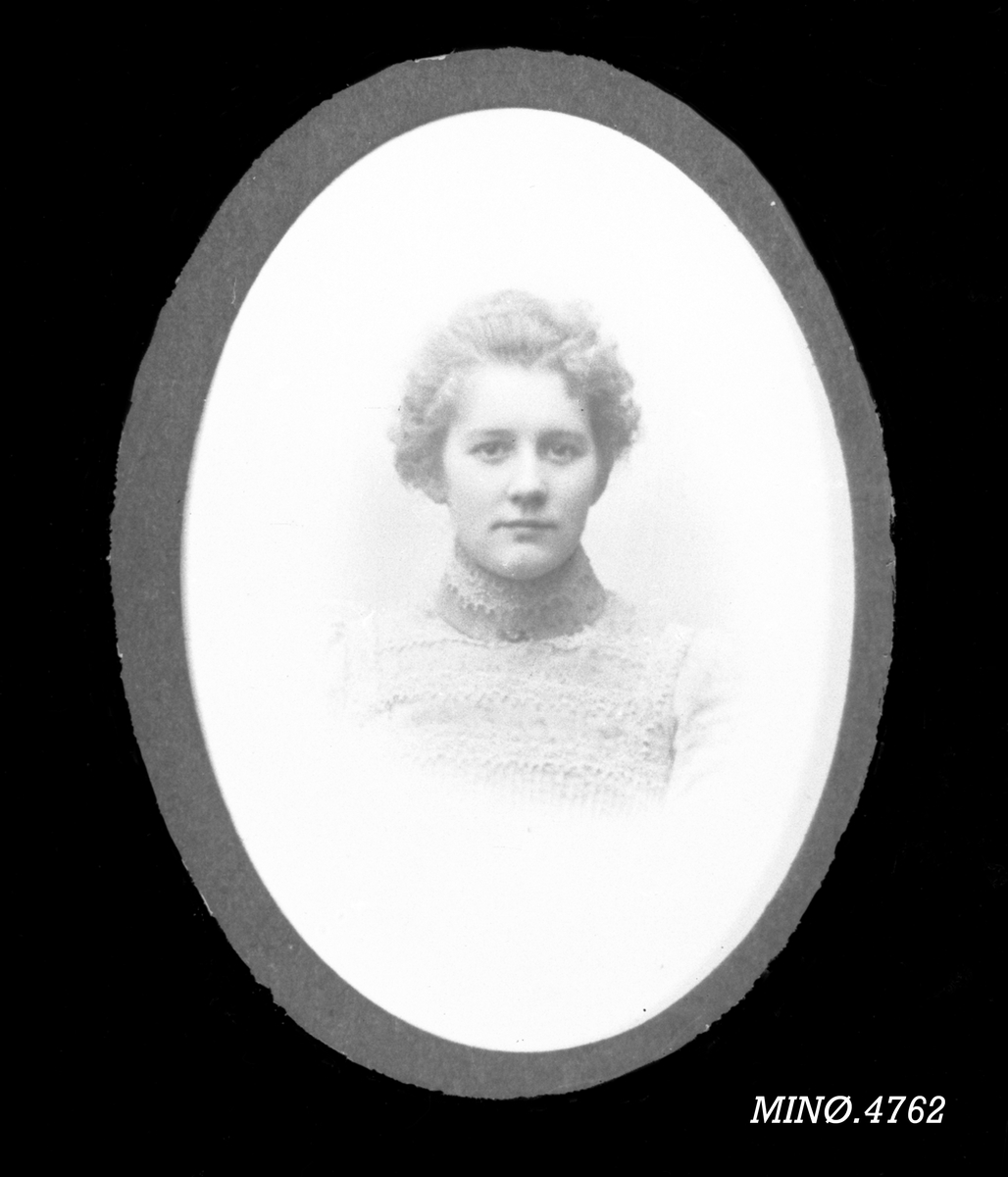 Peder J. Bredalslien, Portrett av kvinne