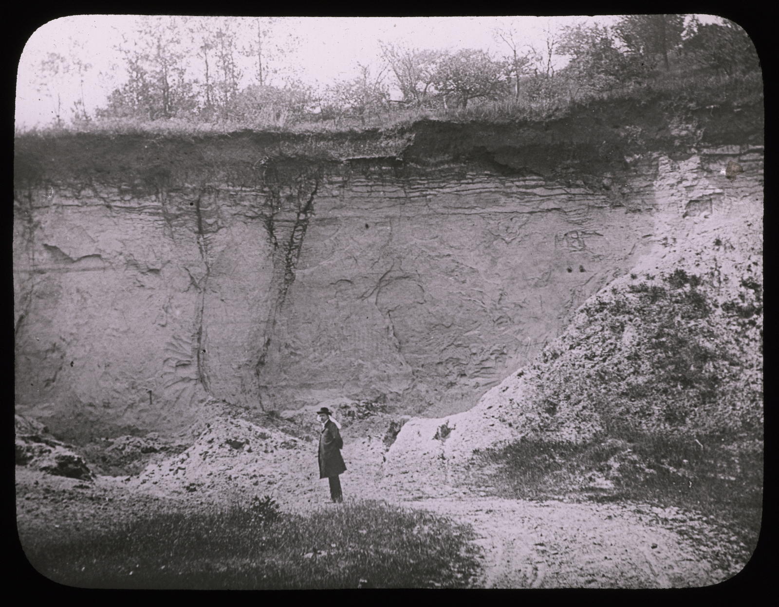 Desconegut, Sables of Bracheux. Bourguillemont, taken Beauvais Les Fils d’ Émile Deyrolle