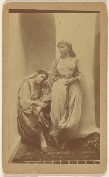 Unknown, [Orientalist studio portrait of two woman]