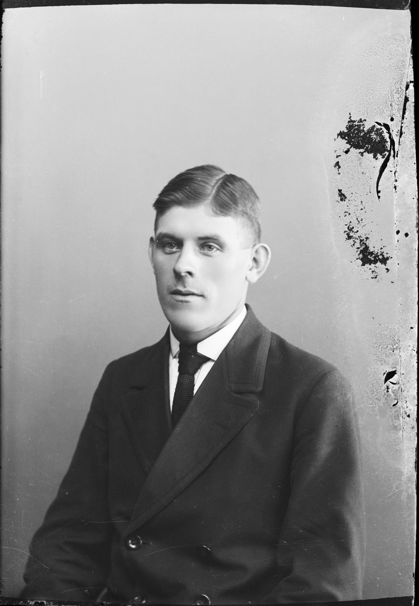 Skötsner-Edhlund, Ateljé Portrait - Man, Östhammar, Uppland