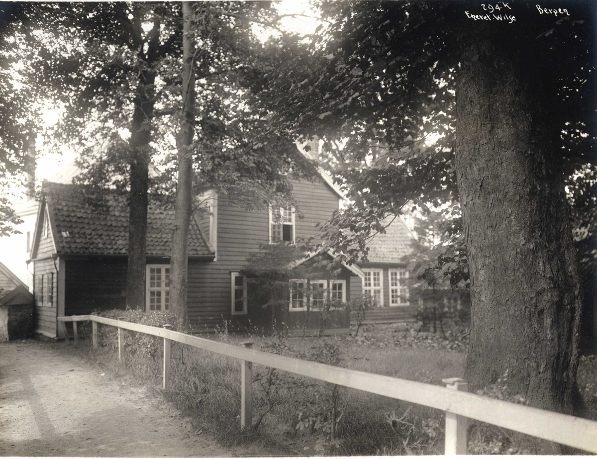 Anders Beer Wilse, Villa. Sandviken. Bergen, Hordaland. Fotografert 1912.