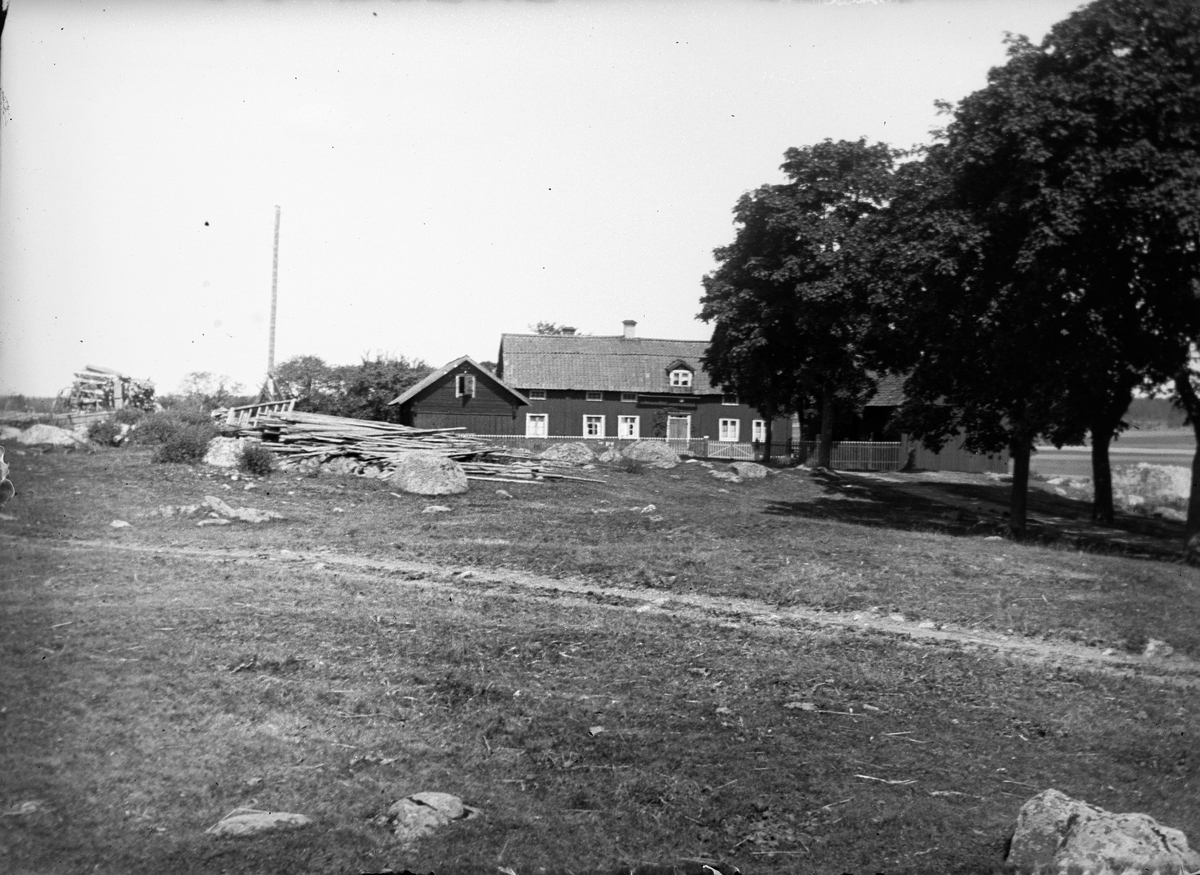 Paul Sandberg, Gårdsmiljö, Uppland sent 1920-tal eller 1930-tal
