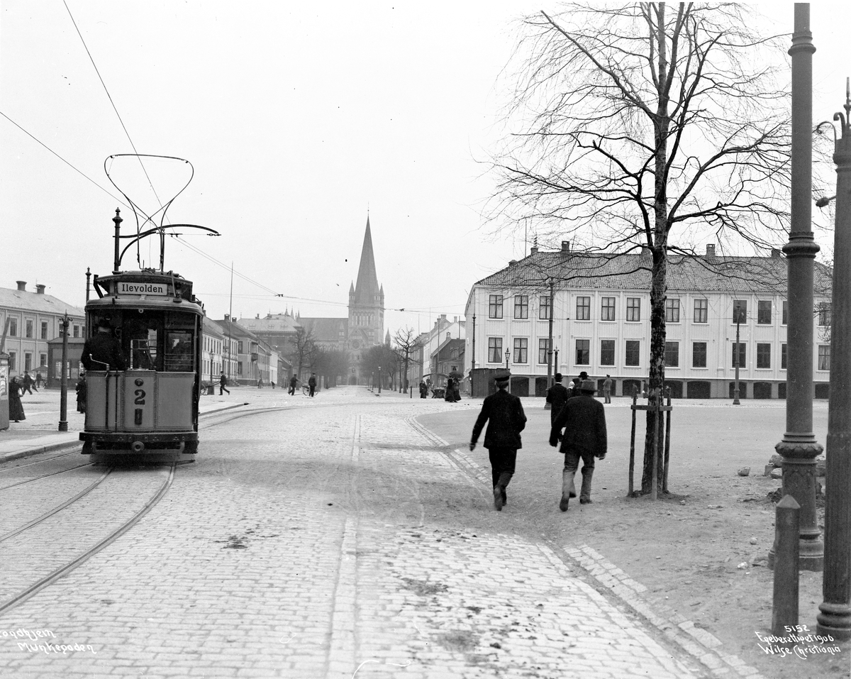 Anders Beer Wilse, "Prot: Trondhjem Munkegaten fra Stiftsgaarden 15/5