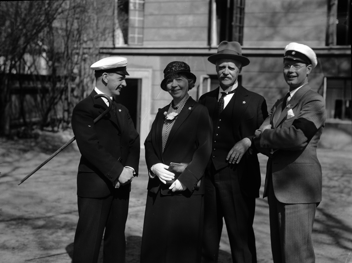 Paul Sandberg, Grupporträtt - kvinna och män, Uppsala maj 1934