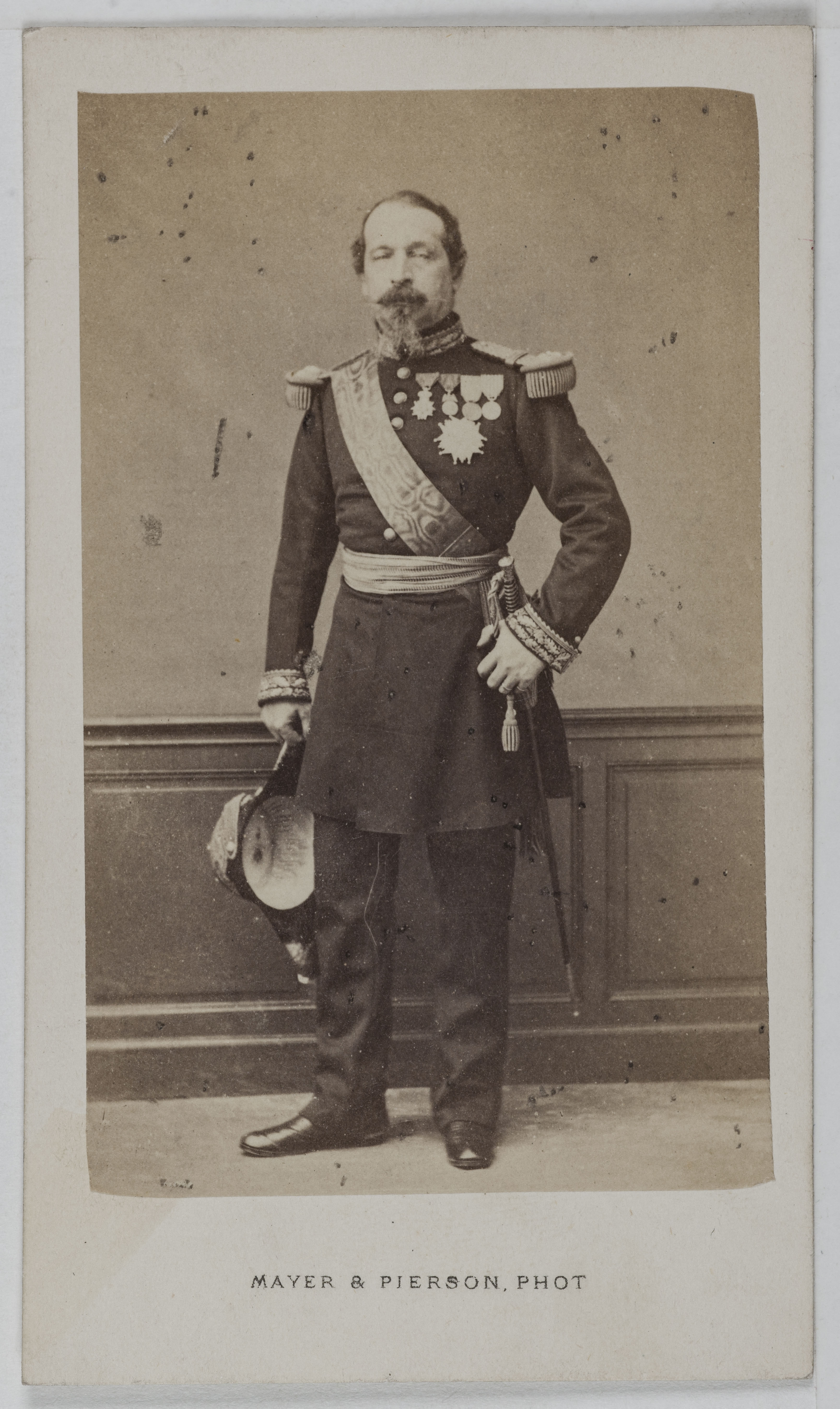Mayer Frères et Pierson, Portrait de Charles Louis Napoléon Bonaparte (1808-1873), dit Napoléon III, Empereur des Français, en costume militaire.