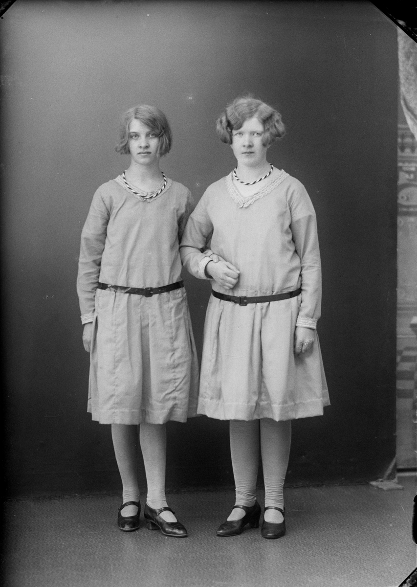 Skötsner-Edhlund, Två flickor, Östhammar, Uppland