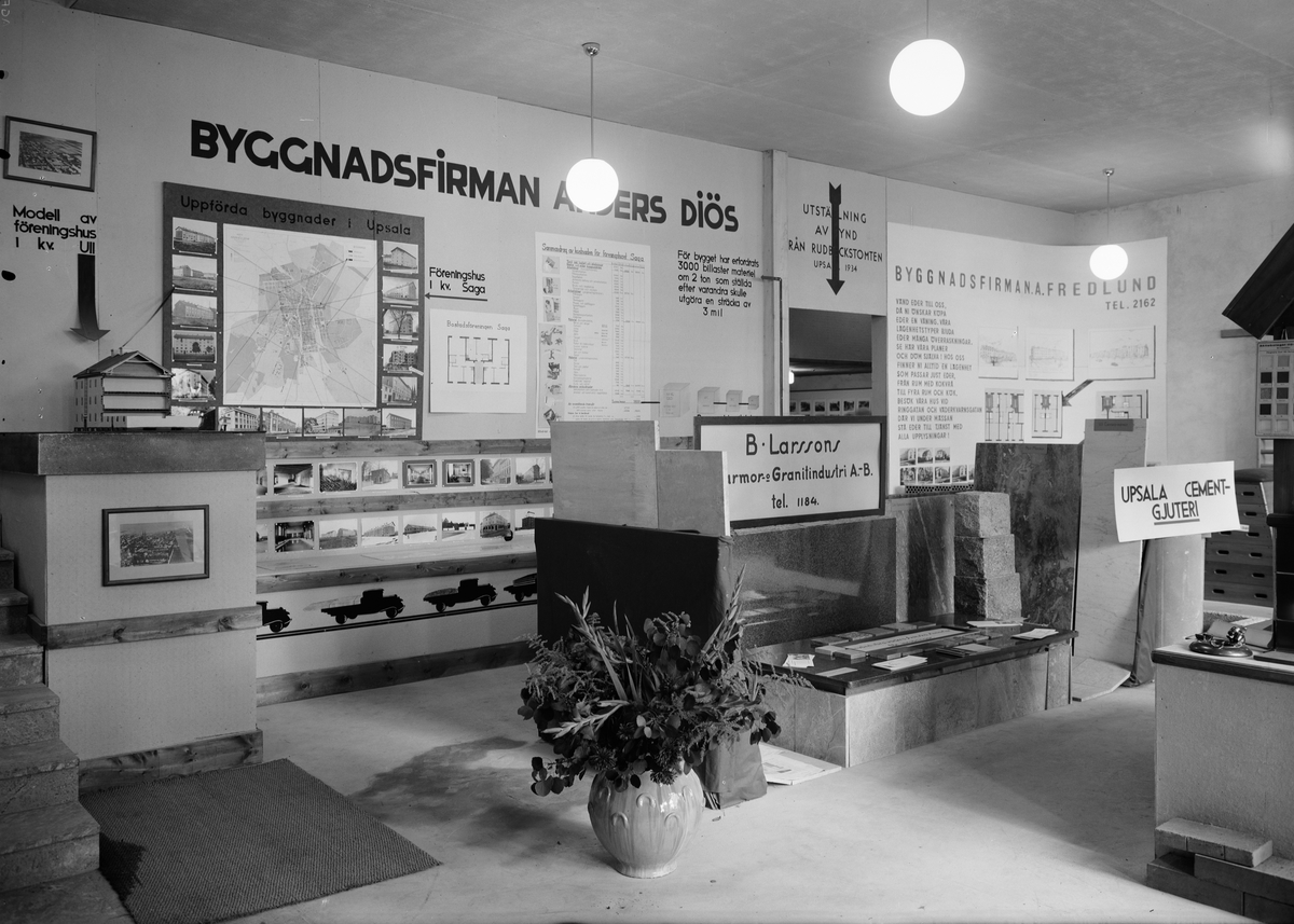 Paul Sandberg, Byggnadsfirman Anders Diös AB:s monter i Uppsala Fabriks- och Hantverksförenings utställning, nedre botten, kvarteret Näktergalen, Stora Torget