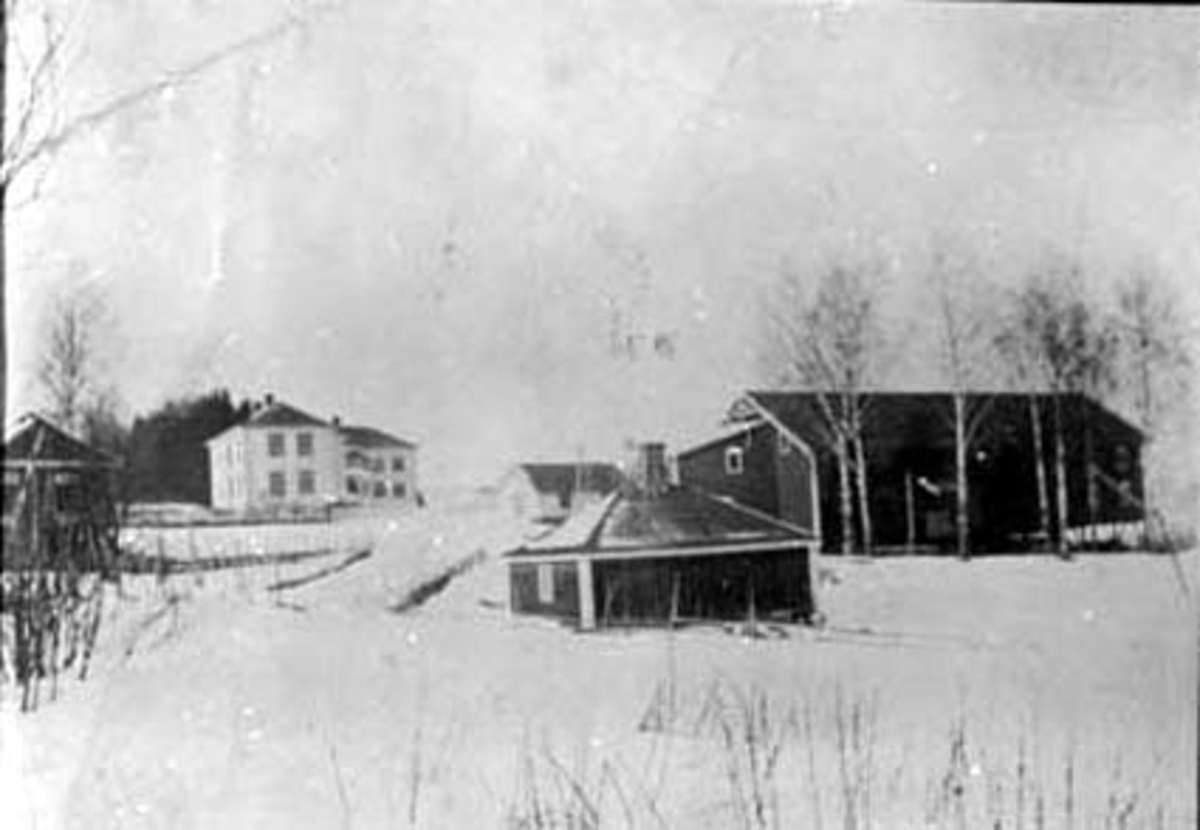 Anno Domkirkeodden, EKSTERIØR: GARDSBRUK, ØSTBY GÅRD, VINTER