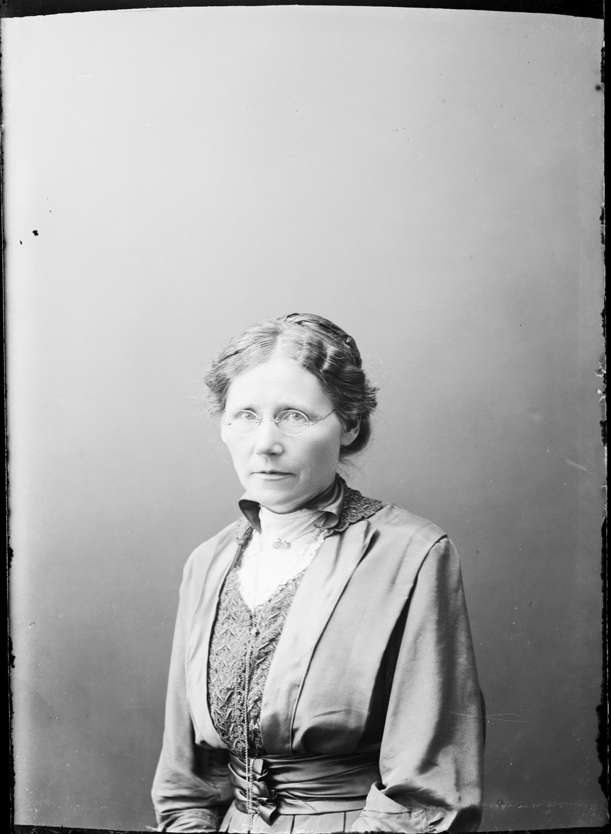Skötsner-Edhlund, Ateljé Portrait - Woman, Östhammar, Uppland