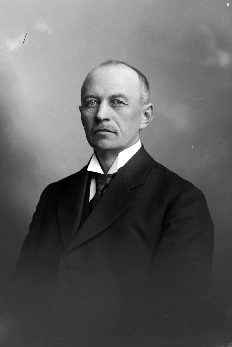 Christian Grundseth, GODAGER SAMLAGSBESTYRER, HALVFIG. , 19158