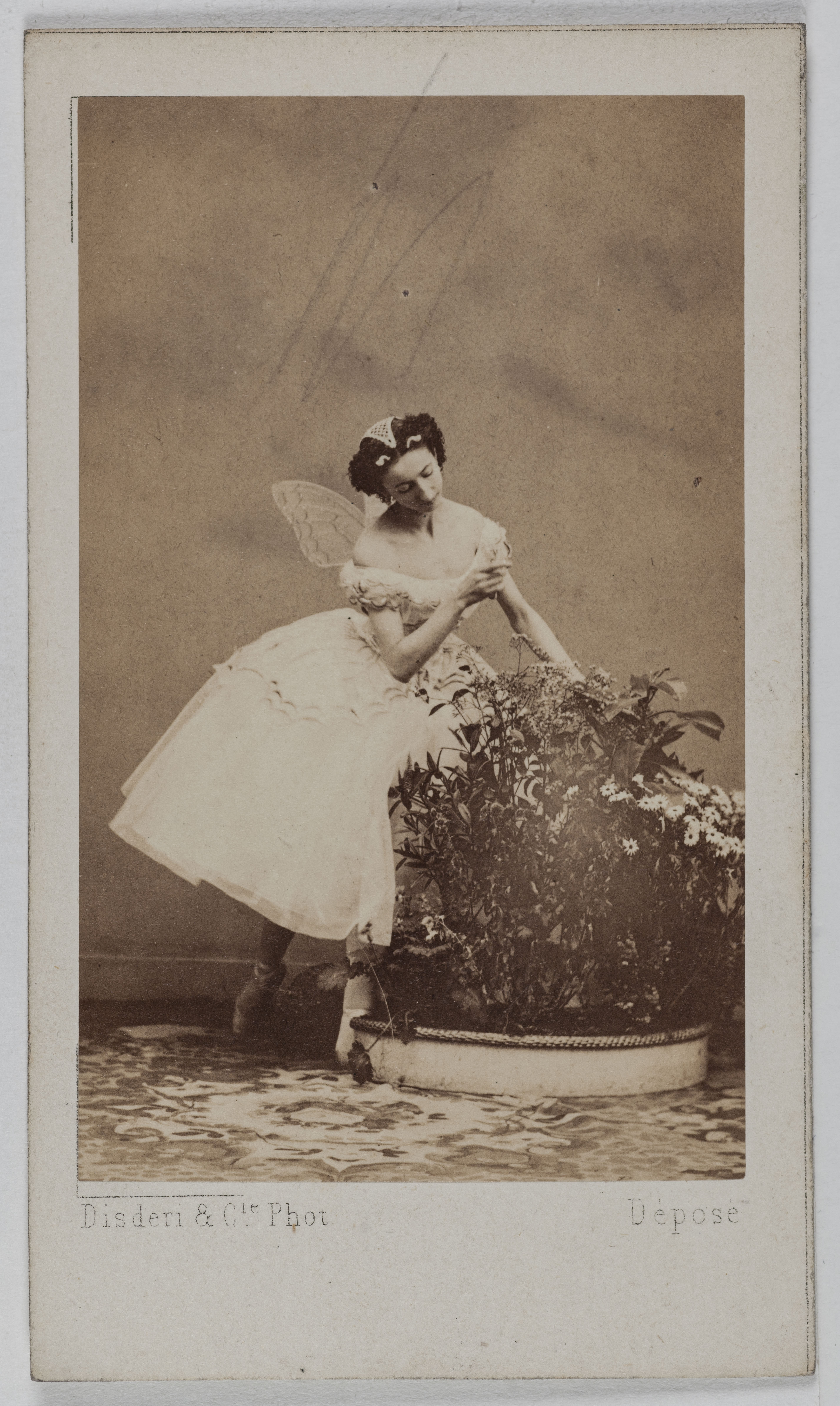 Disderi & Cie, Portrait de Livry Emma, (née Jeanne-Emma Emarot), (1842-1863), (danseuse)