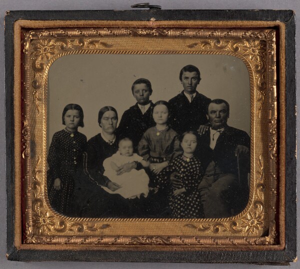 Unknown, [Portrait of an Unidentified Family]