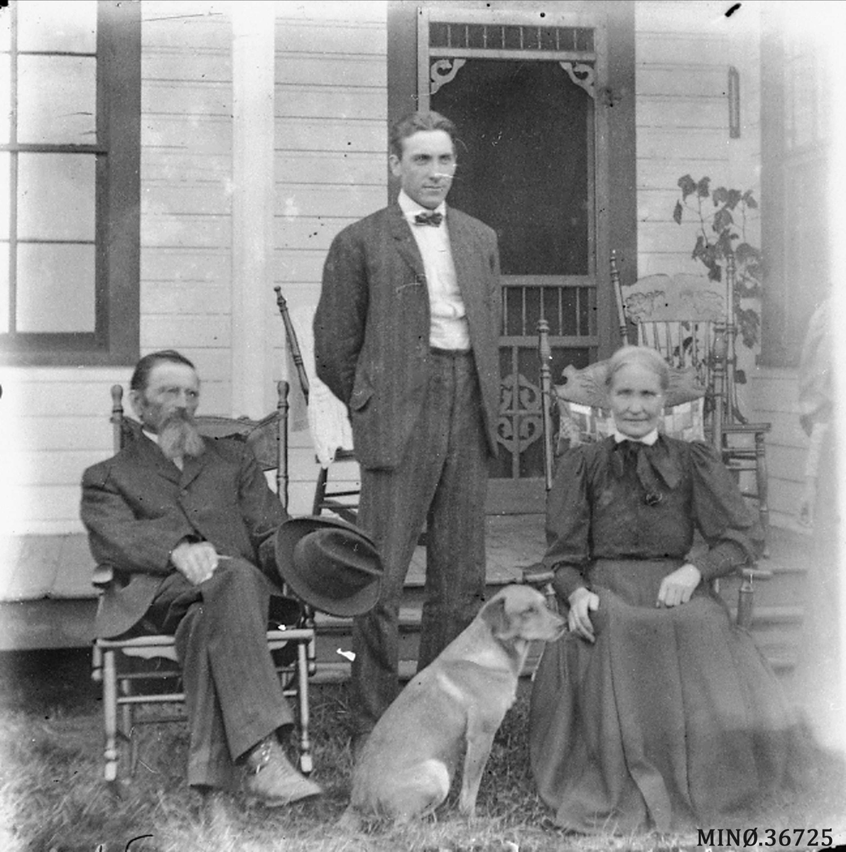 Ellert Kleven, Familiebilde - Nils, Ellert og Ingeborg Kleven i Strum Wisconsin