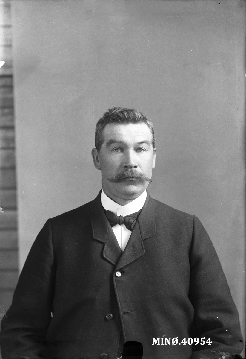 Oscar Holte, Portrett av mann - A. Andersen