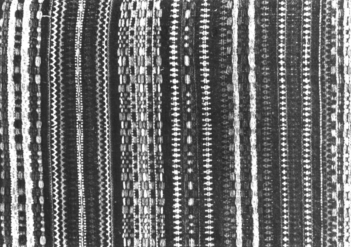 Anna Grostøl, Detalj av teppe, tavlebragd og krokbragd. Konsmo, Audnedal, Vest-Agder 1941.
