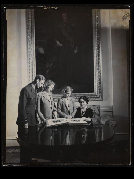 Beaton, Cecil (Sir), Photograph