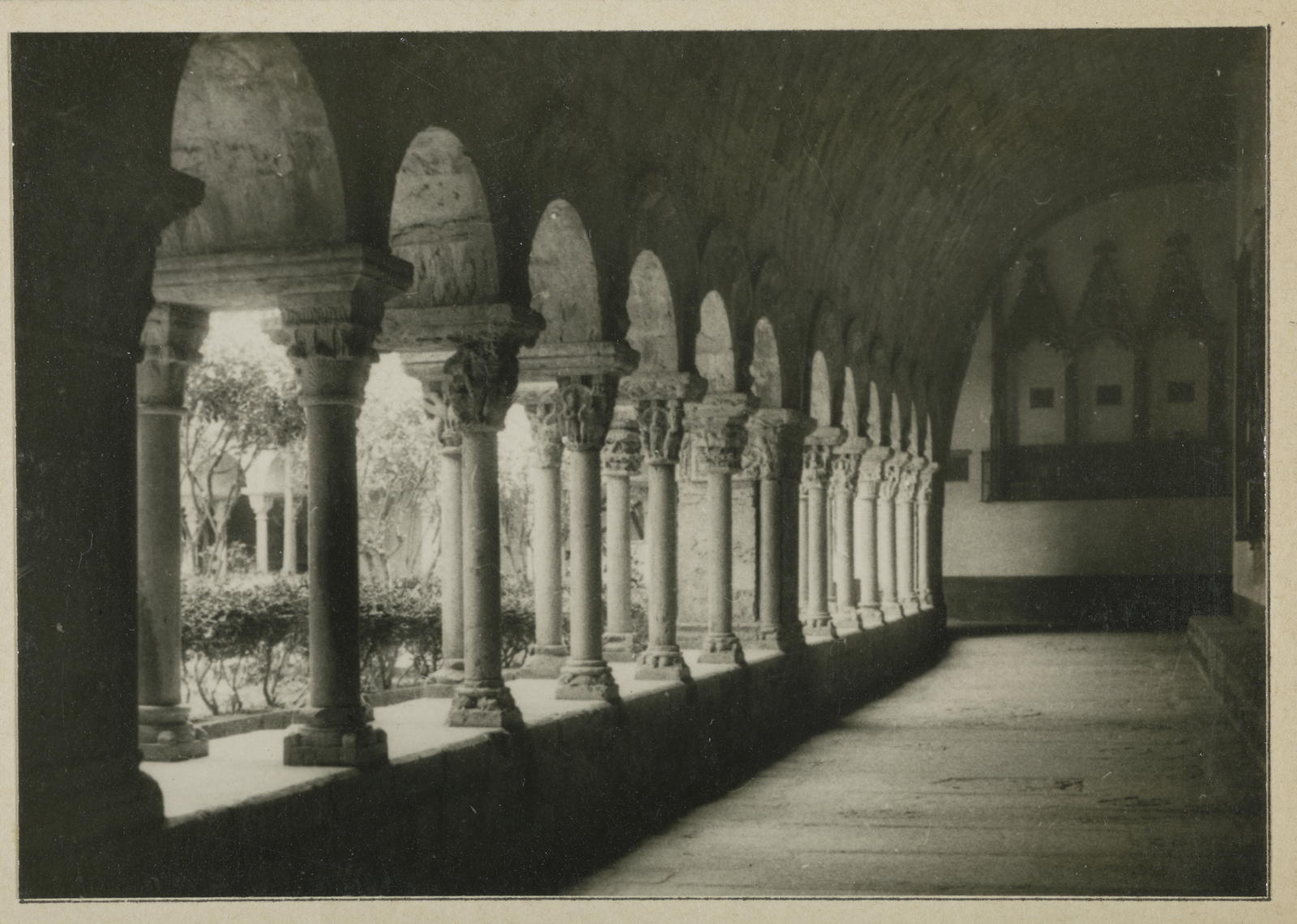 Desconegut, Cathedral Cloister Gallery