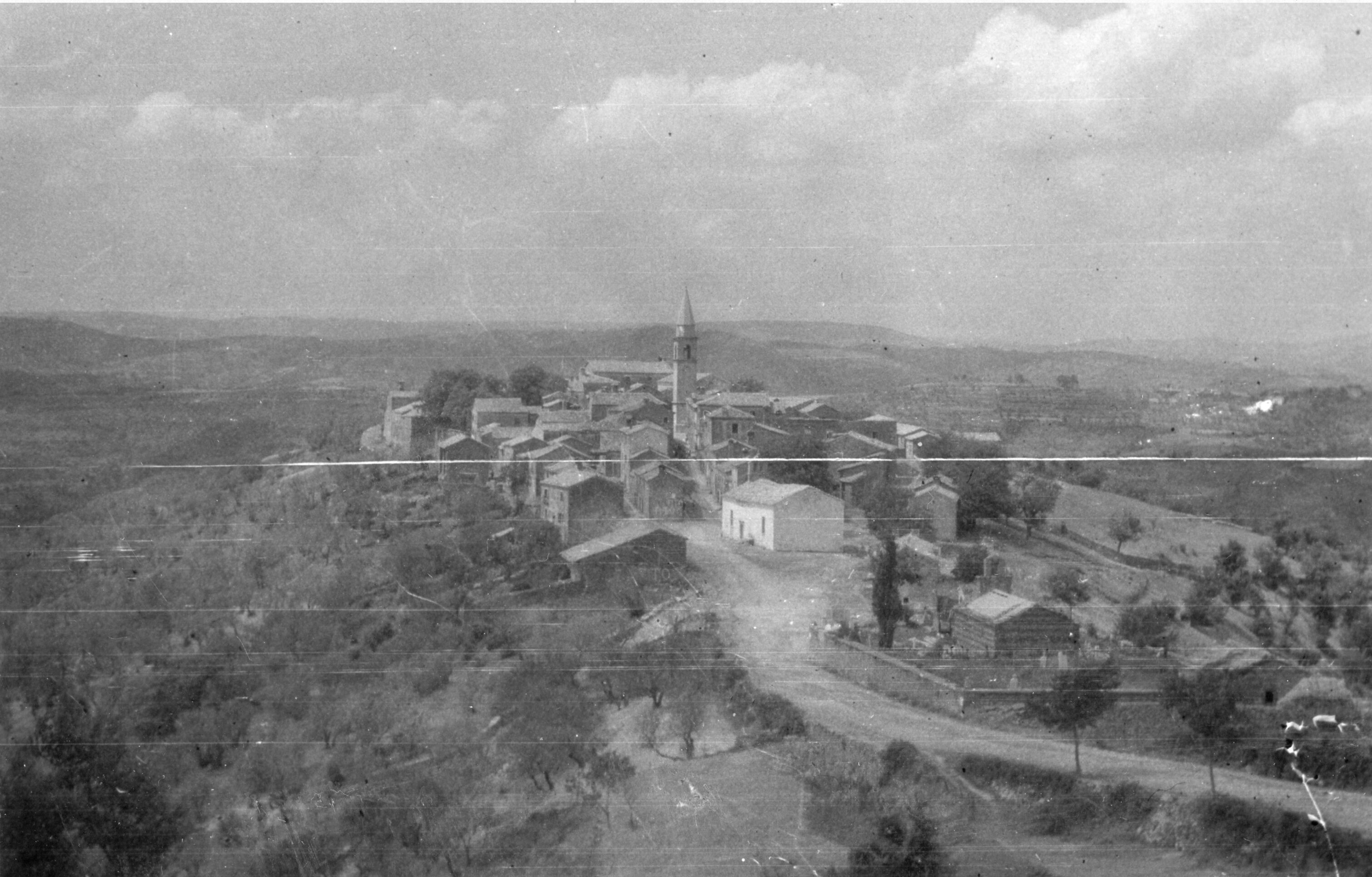 Branko Fučić, Draguć (Cerovlje), panorama, vidi se smještaj kapele sv. Elizeja
