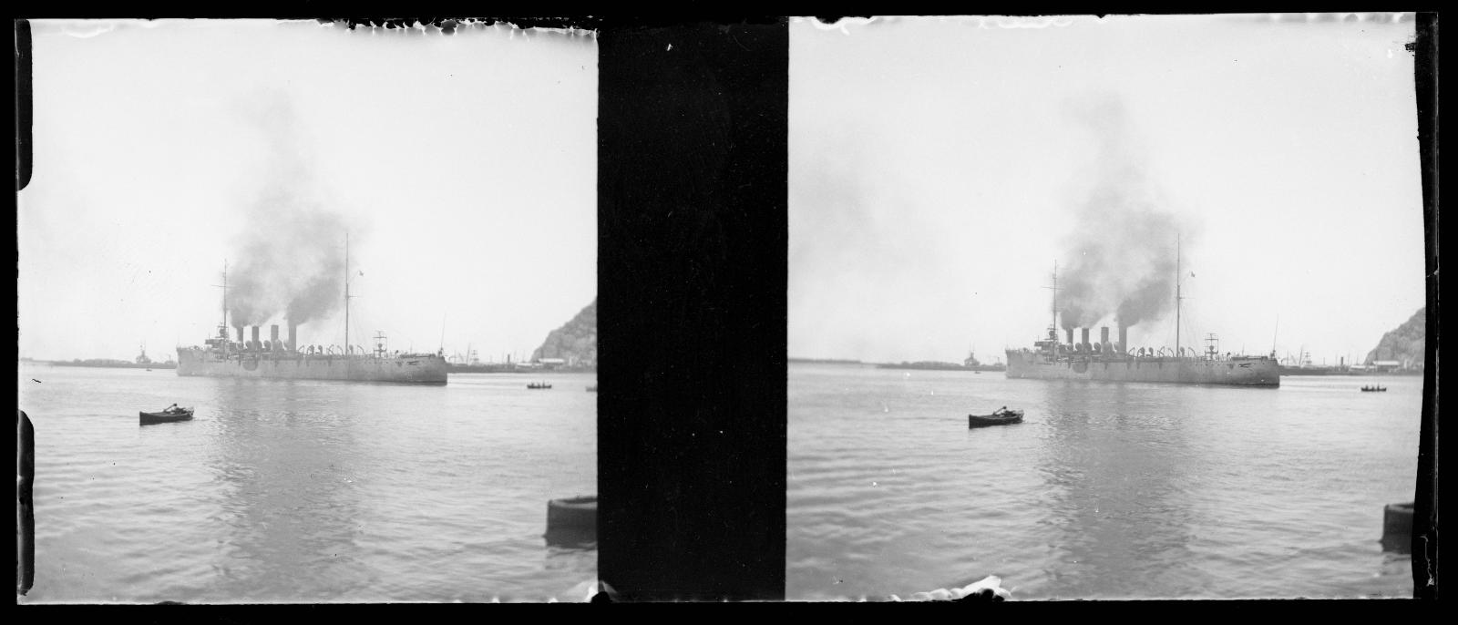 Desconegut, Boat along the coast of Barcelona