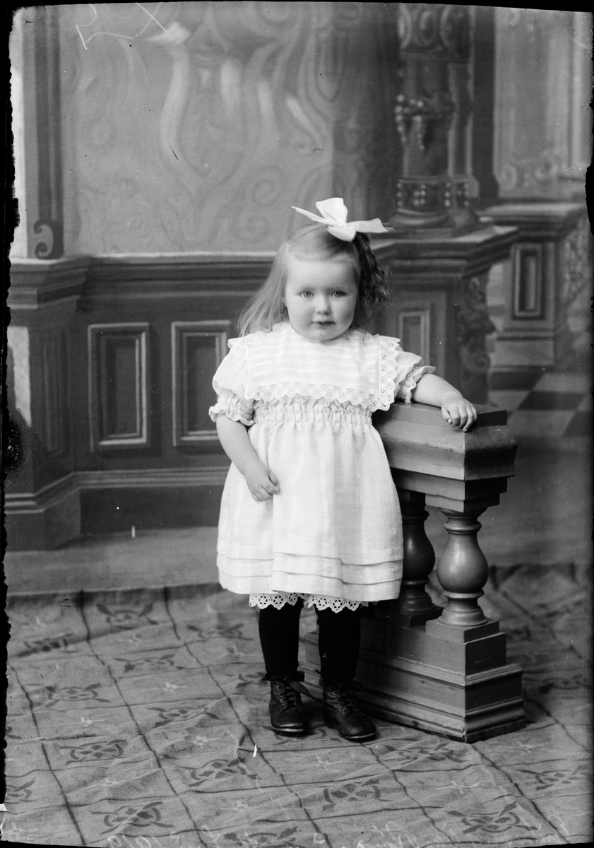 Skötsner-Edhlund, Ateljé Portrait - Girl, Östhammar, Uppland 1919