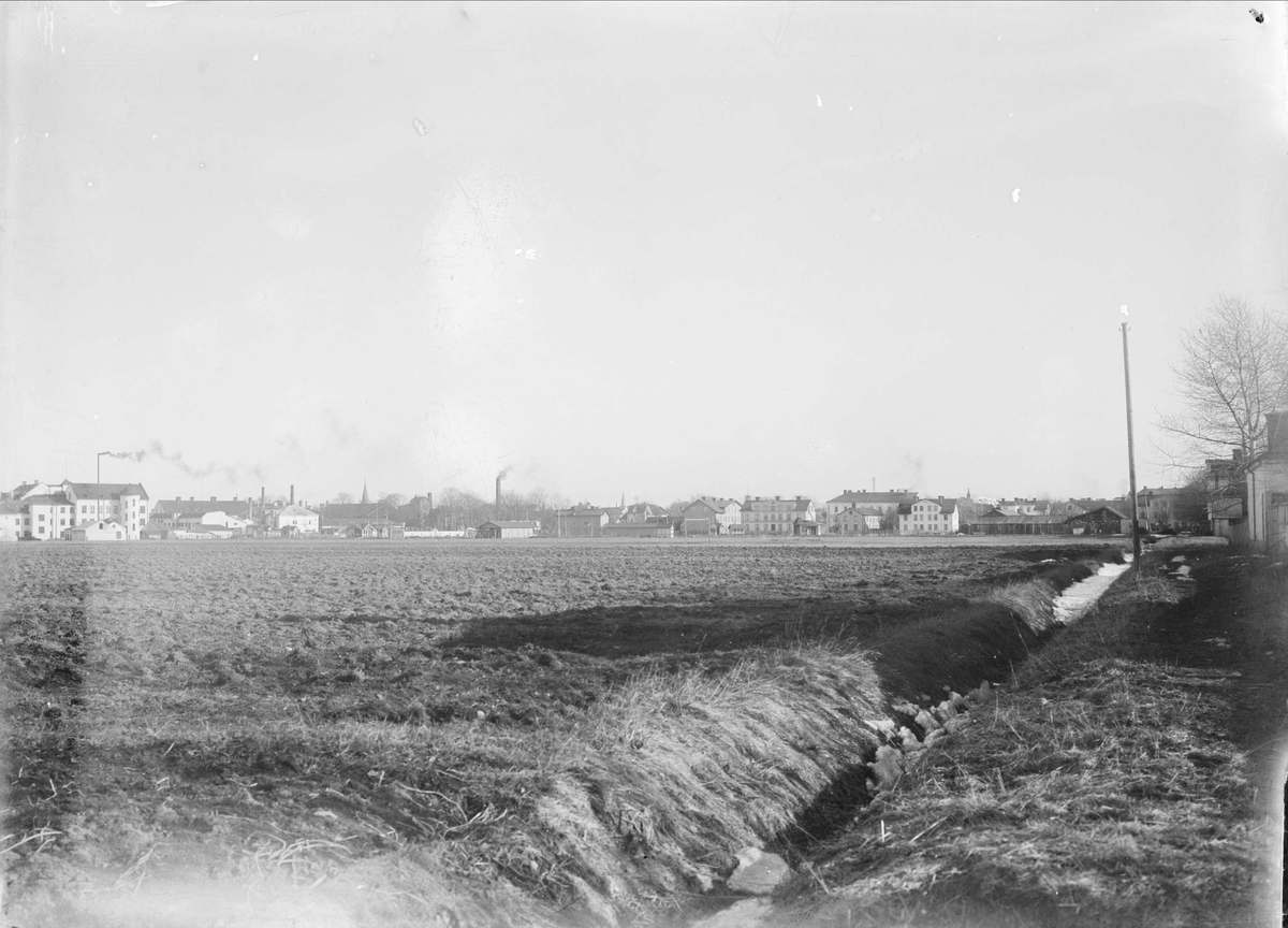 Alfred Dahlgren, Vy mot västra Uppsala 1901 - 1902. Till vänster syns Hästens skofabrik i kvarteret Heimdal
