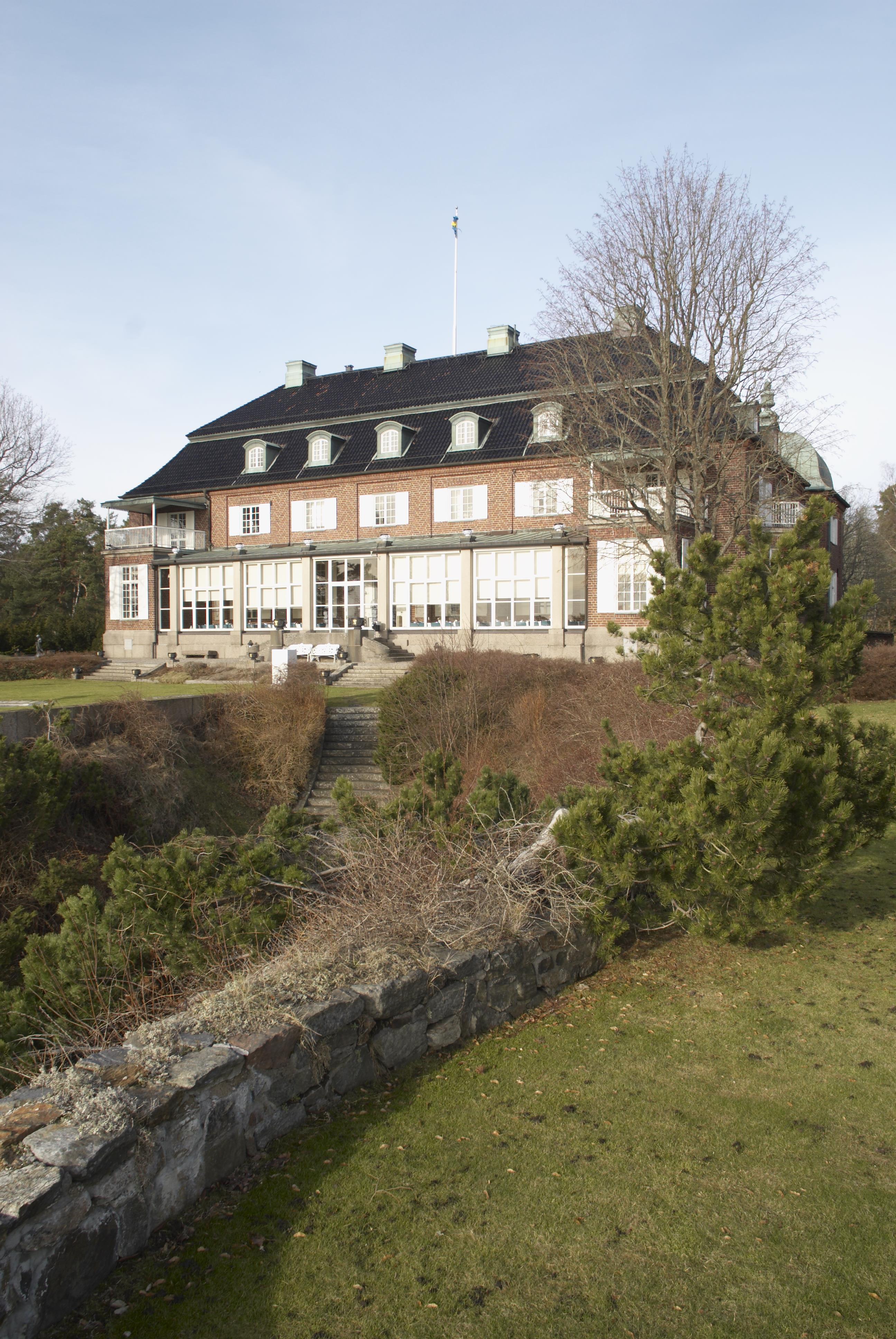 Bengt A Lundberg, Berga slott