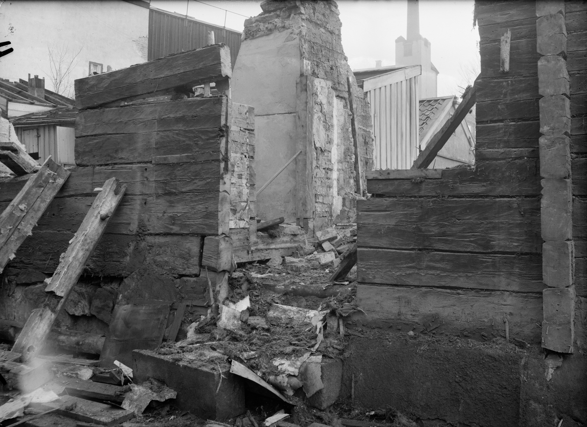 Paul Sandberg, Rivning av bostadshus, Klostergatan - Östra Ågatan 15, Uppsala november 1935