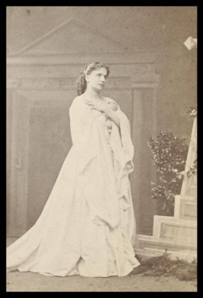 London Stereoscopic and Photographic Company, Guy Little Theatrical Photograph