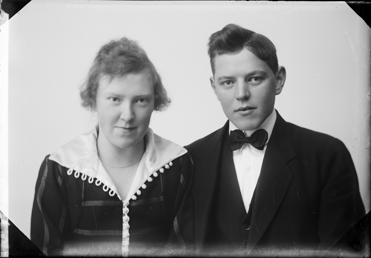 Skötsner-Edhlund, Ateljéporträtt - kvinna och Wilhelm Edhberg från Östhammar, Uppland 1921