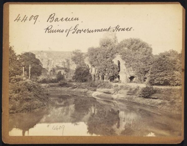 Francis Frith, Bassien.  Ruins of Government House