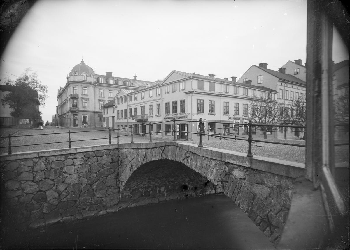 Henri Osti's Fotografiateliér, Dombron och Gamla torget, Uppsala 1905 - 1914
