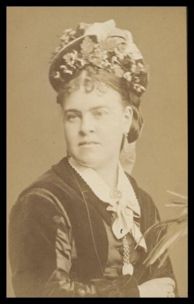London Stereoscopic and Photographic Company, Guy Little Theatrical Photograph