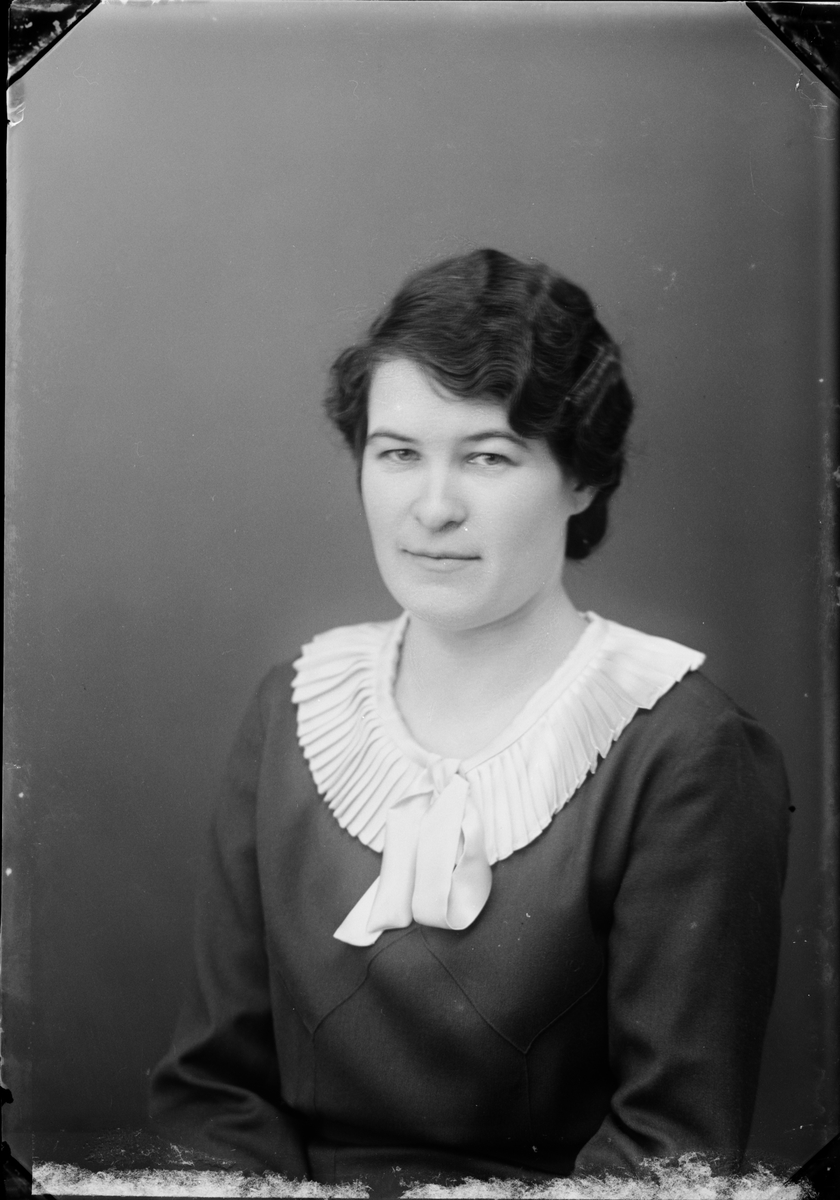 Skötsner-Edhlund, "Fröken" Tapper, Östhammar, Uppland 1935