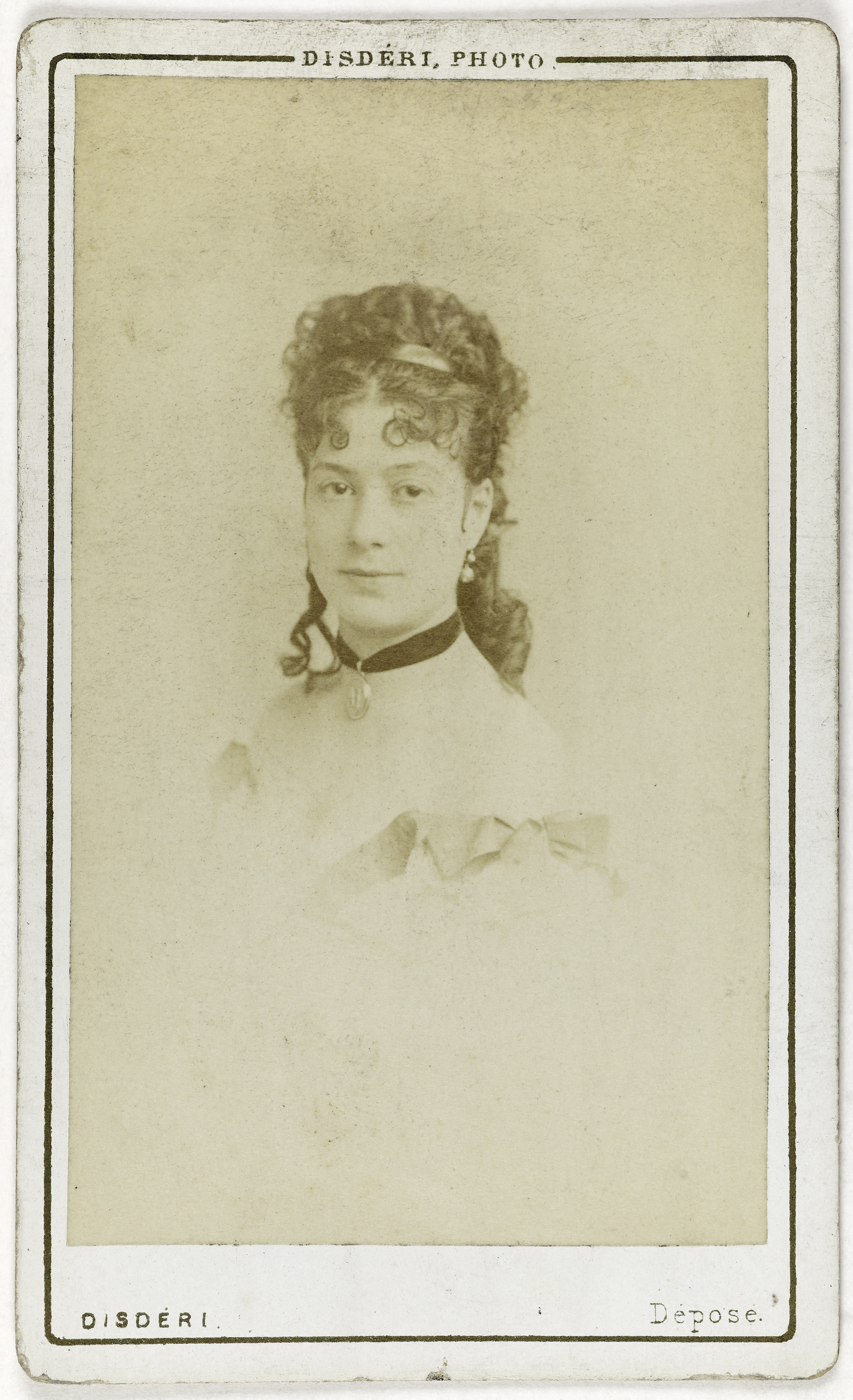 André-Adolphe-Eugène Disdéri, Portrait de Moyse, danseuse à l'Opéra.