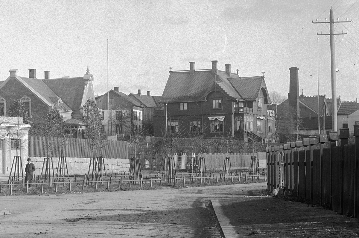 Hans Emil Erichsen, Stangeveien i Hamar. Utsnitt. Sverdrupsgate 1, Heibergs villa.