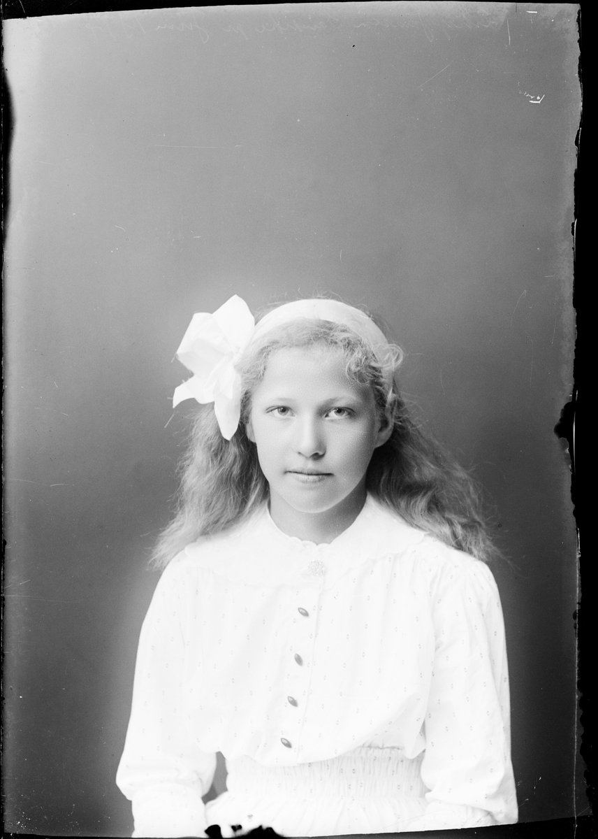 Skötsner-Edhlund, Daughter of Lilly Jansson from Sandika, Harg parish, Uppland, 1917