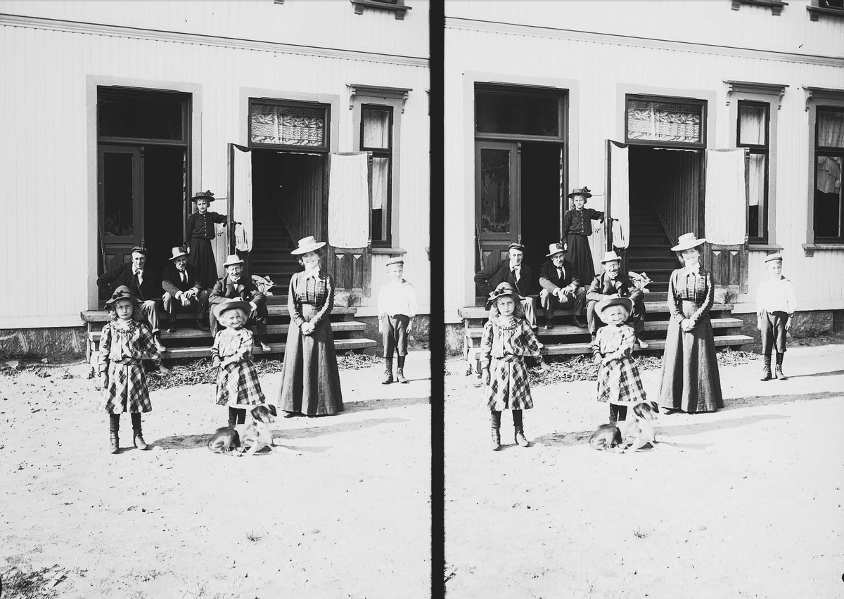 Axel Quinsgaard Wiborg, Gruppefoto foran våningshuset på Nedre Digerud, Frogn, Akershus, 1900-1901.