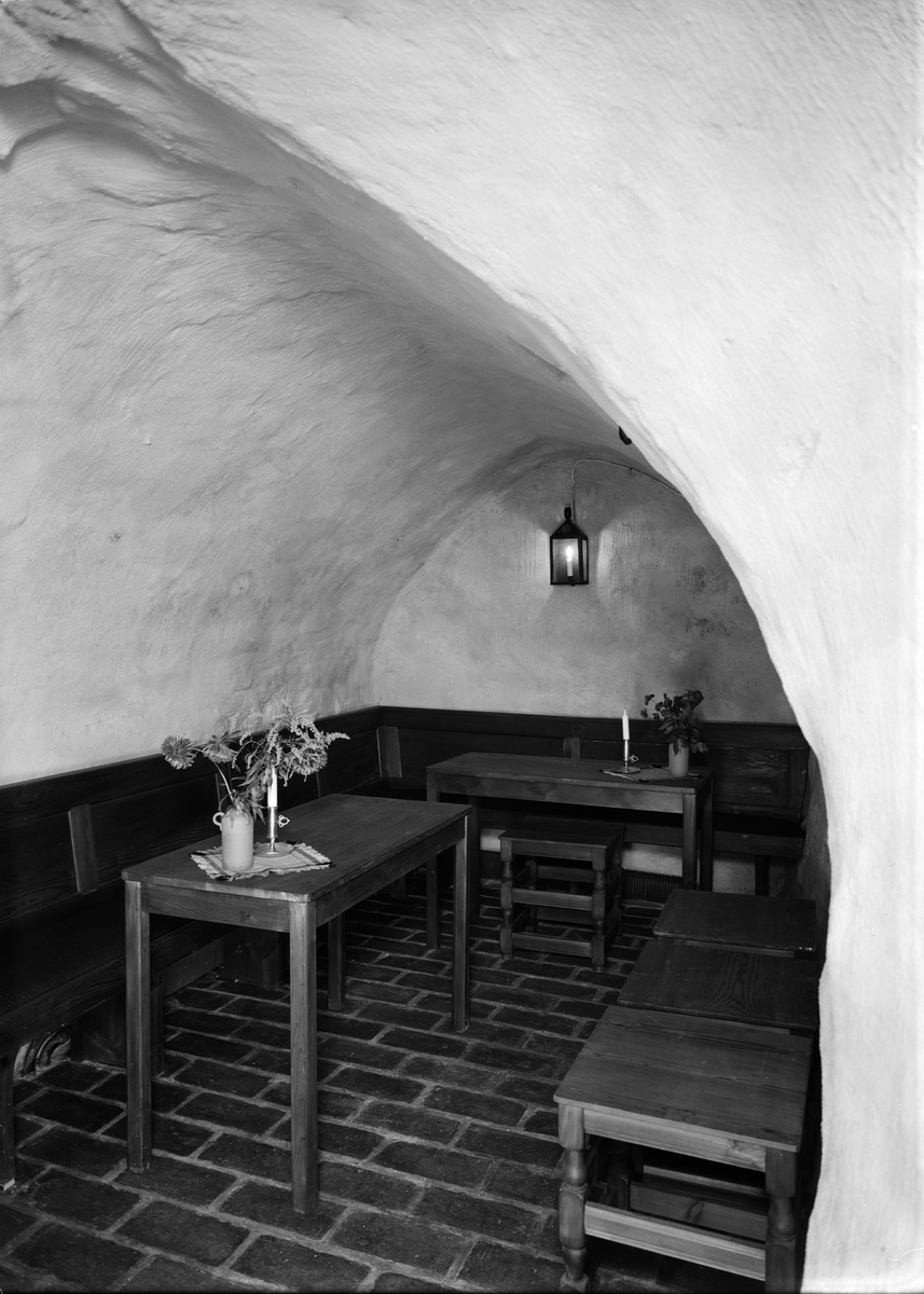 Paul Sandberg, Restaurang Domtrappkällaren, S:t Eriks gränd, Uppsala. Interiör september 1939
