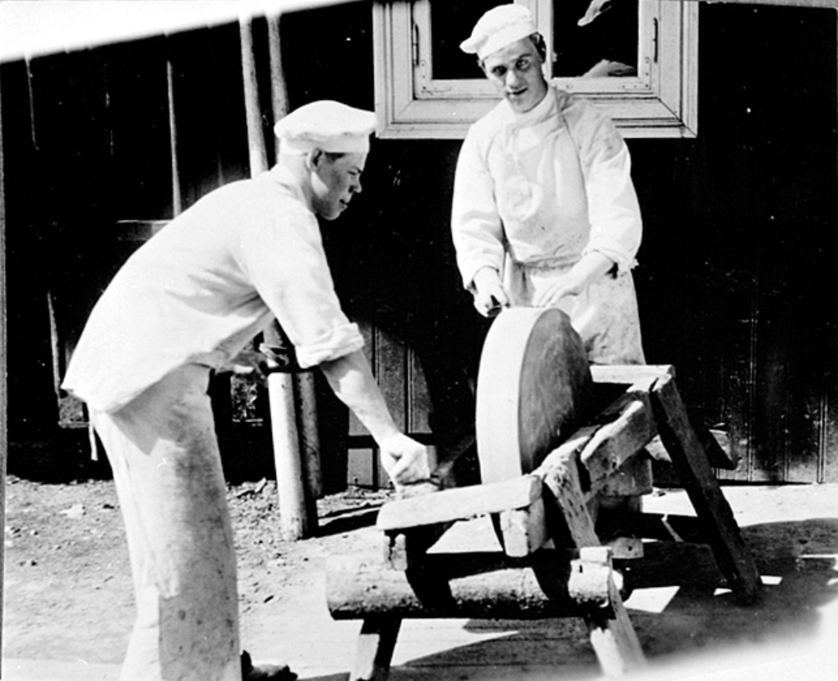 Anno Domkirkeodden, 2 BAKERE, SLIPESTEIN, BAKGÅRD, STRANDGT. 15