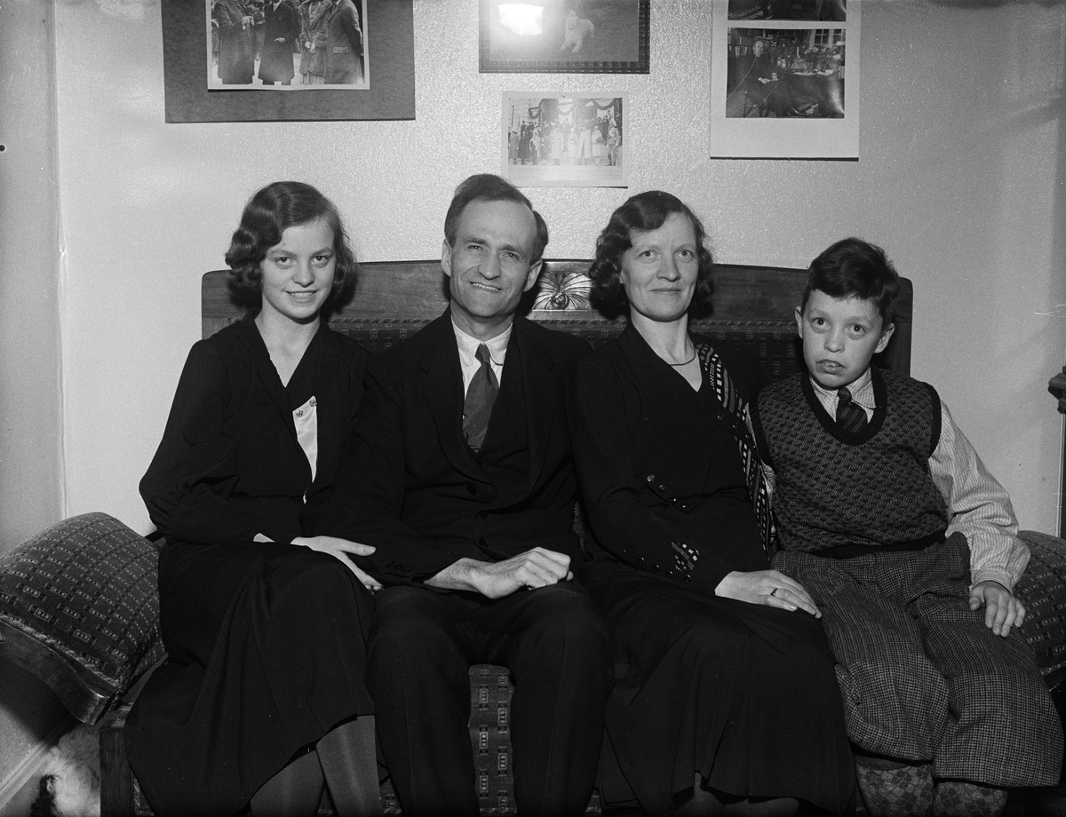 Paul Sandberg, Familj i hemmamiljö, sannolikt Uppsala, april 1933