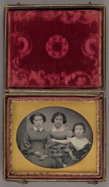 Unknown, [Portrait of Two Young Woman and a Girl]