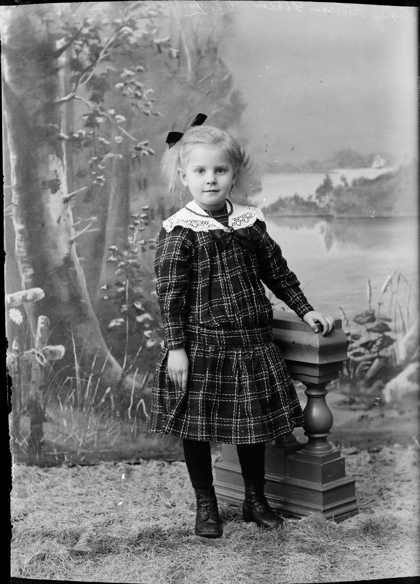 Skötsner-Edhlund, Ateljé Portrait - Girl, Östhammar, Uppland 1919