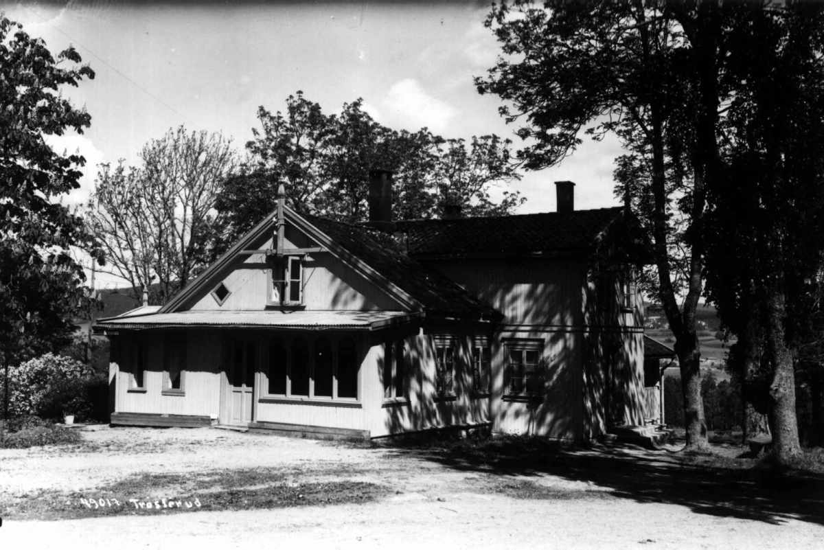 Anders Beer Wilse, Trosterud, Oslo, Østre Aker. Våningshuset og gårdsplassen.