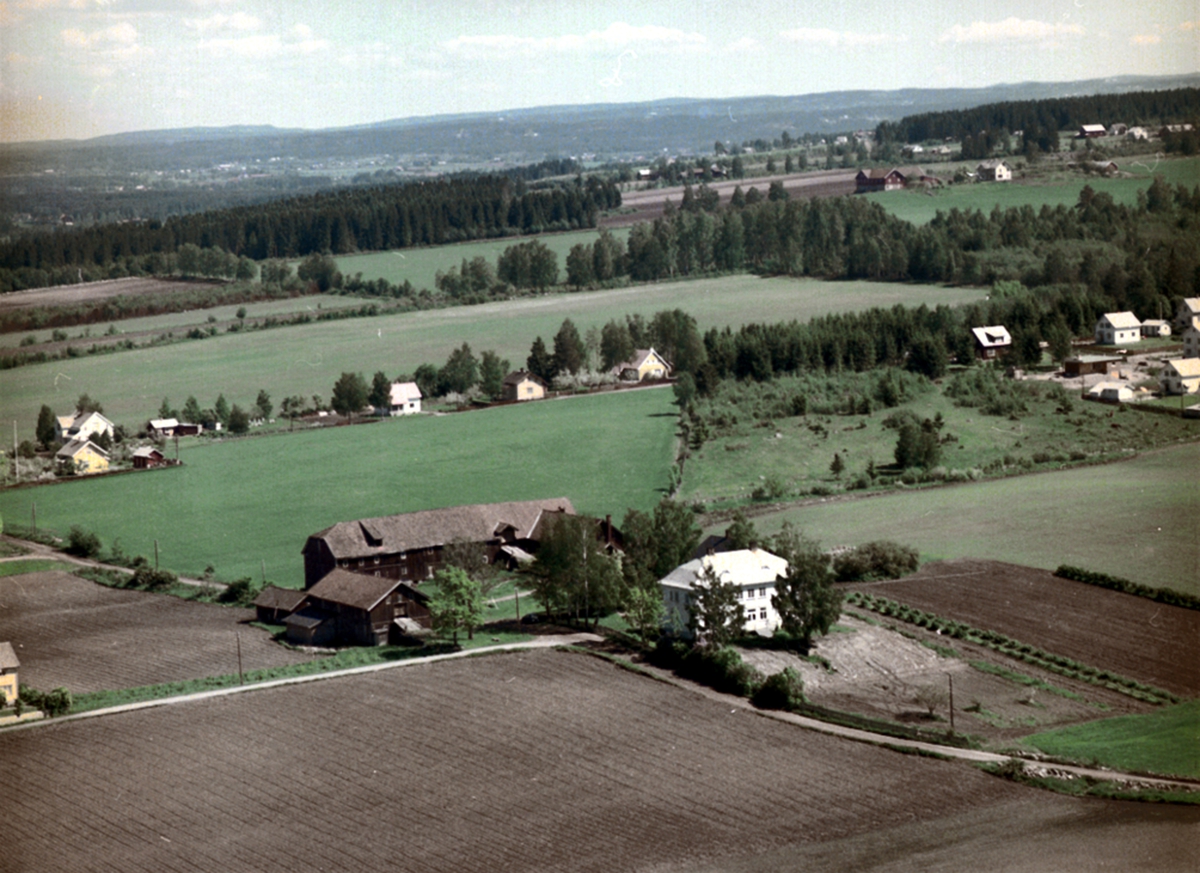 Widerøes Flyveselskap A/S, FLYFOTO KJONERUD GARD, OTTESTAD, BEKKELAGET