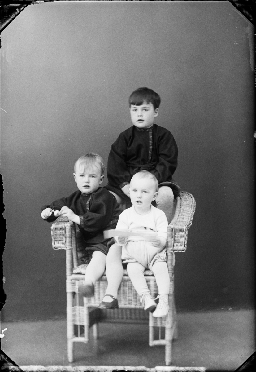 Skötsner-Edhlund, Ateljéporträtt - bröderna Nilsson från Östhammar, Uppland