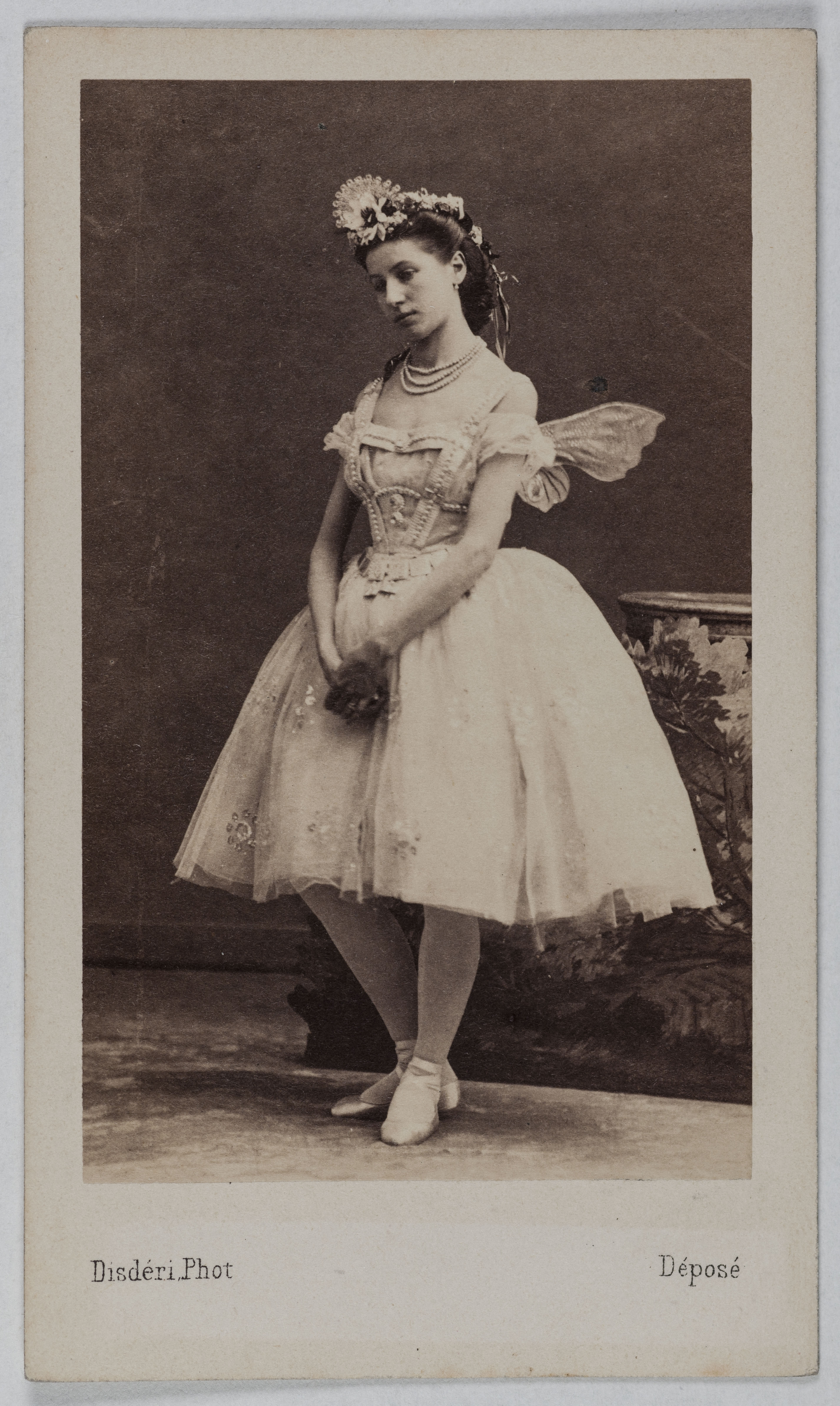 André-Adolphe-Eugène Disdéri, Portrait de Laura Fonta (danseuse à l'Opéra)