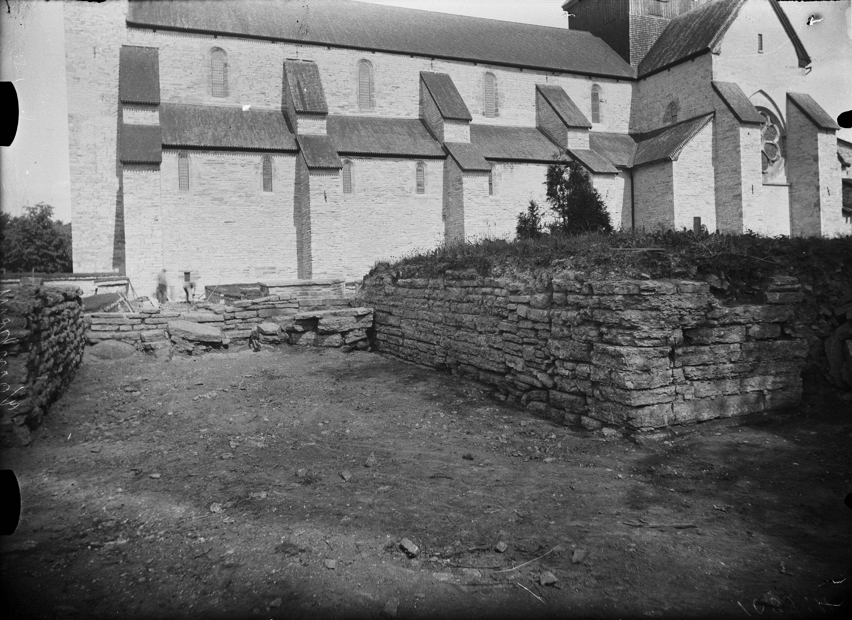 Axel Forssén, Varnhems klosterruin