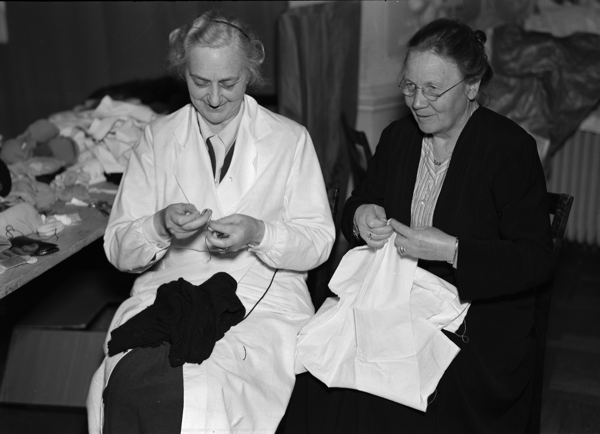 Paul Sandberg, Two Women Handwork, Uppsala 1935