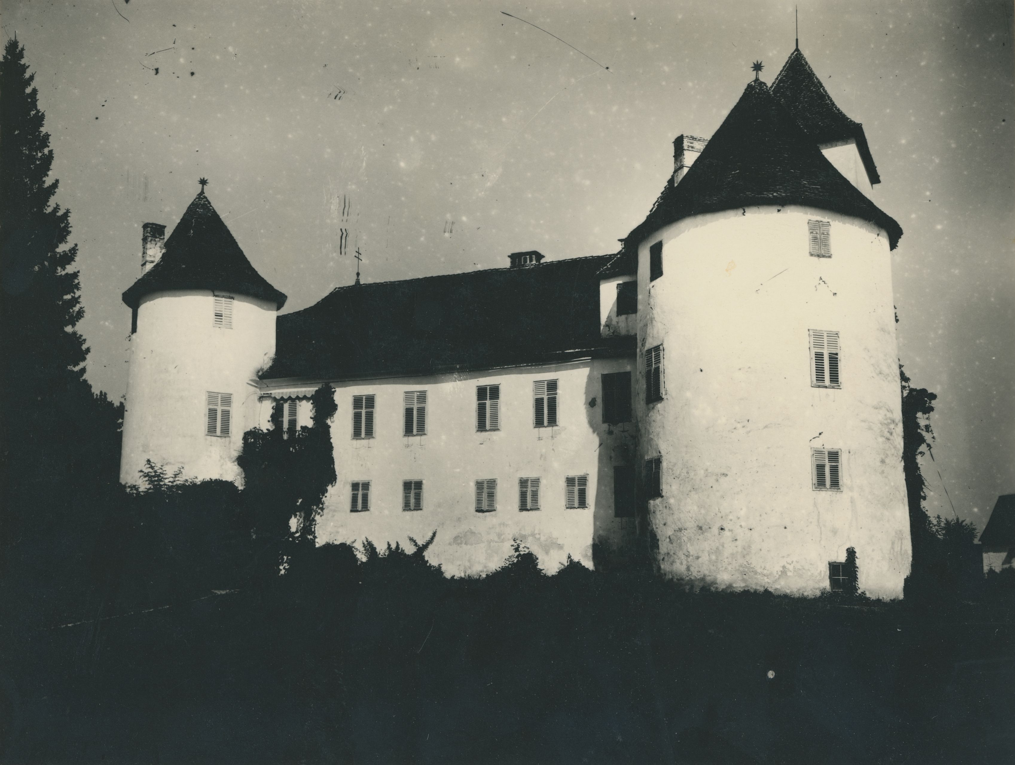 neutvrđen autor, Bisag - dvor, pročelje
